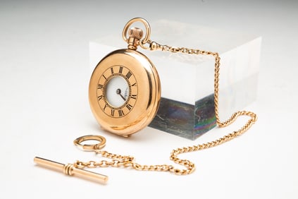 9K YELLOW GOLD 15 JEWEL SWISS POCKET WATCH.