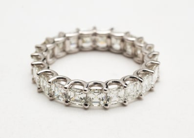 14K WHITE GOLD DIAMOND ETERNITY BAND.