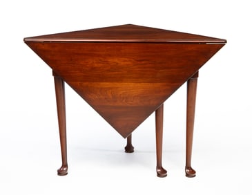 AMERICAN QUEEN ANNE STYLE CHERRY HANDKERCHIEF TABLE.