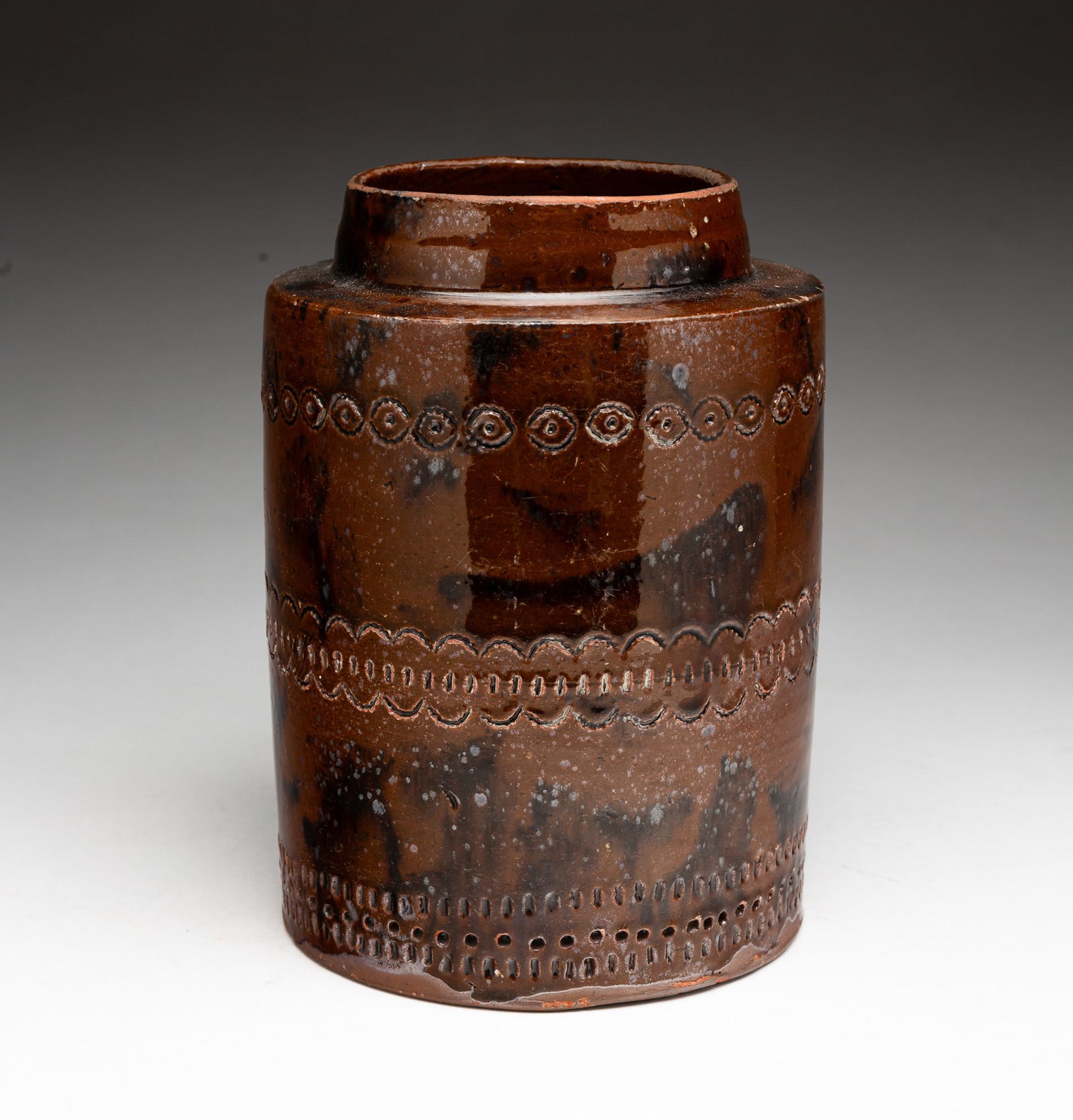 AMERICAN REDWARE JAR WITH COGGLED DECORATION. (1 of 3)