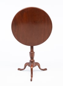 AMERICAN MAHOGANY TILT-TOP CANDLESTAND.