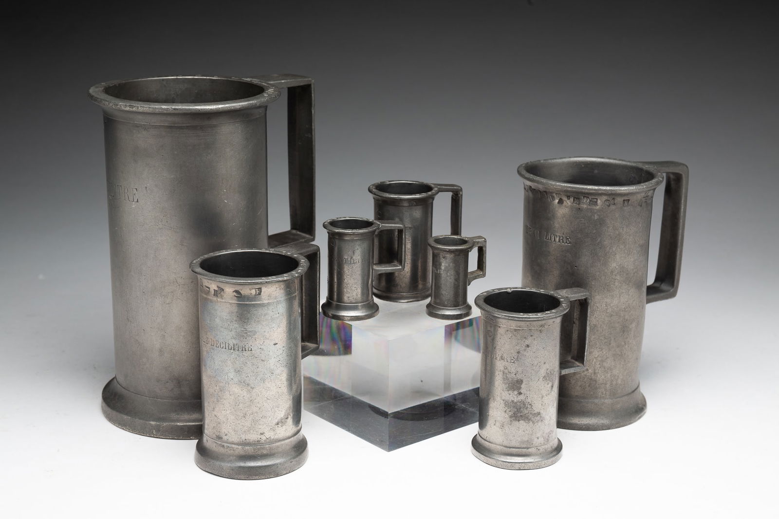 SET OF SEVEN EUROPEAN PEWTER MEASURES. (1 of 8)