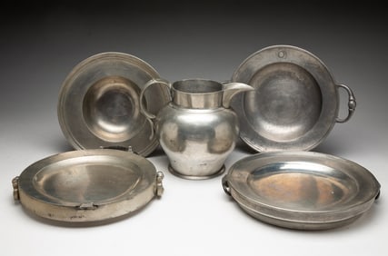 FIVE PEWTER ITEMS, INCL. SAMUEL COCKS (ENGLISH, ACTIVE 1817-19) WARMING PLATE.