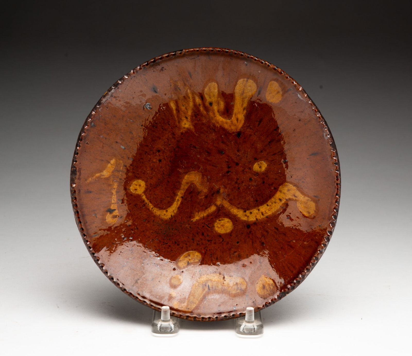 PENNSYLVANIA SLIP-DECORATED REDWARE PLATE. (1 of 2)