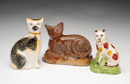 THREE ENGLISH CAT FIGURINES.