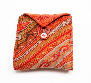 AMERICAN PAISLEY TRI-FOLD SEWING POCKET.
