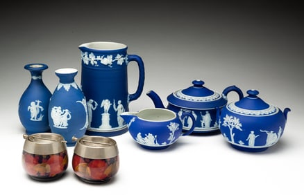 SIX WEDGWOOD BLUE JASPERWARE ITEMS AND A PAIR OF MOORCROFT ASHTRAYS.