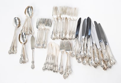 ASSEMBLED SET OF AMERICAN STERLING SILVER FLATWARE.