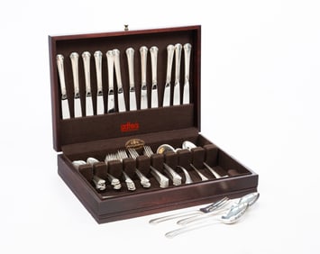 TOWLE "CHIPPENDALE" STERLING SILVER FLATWARE.