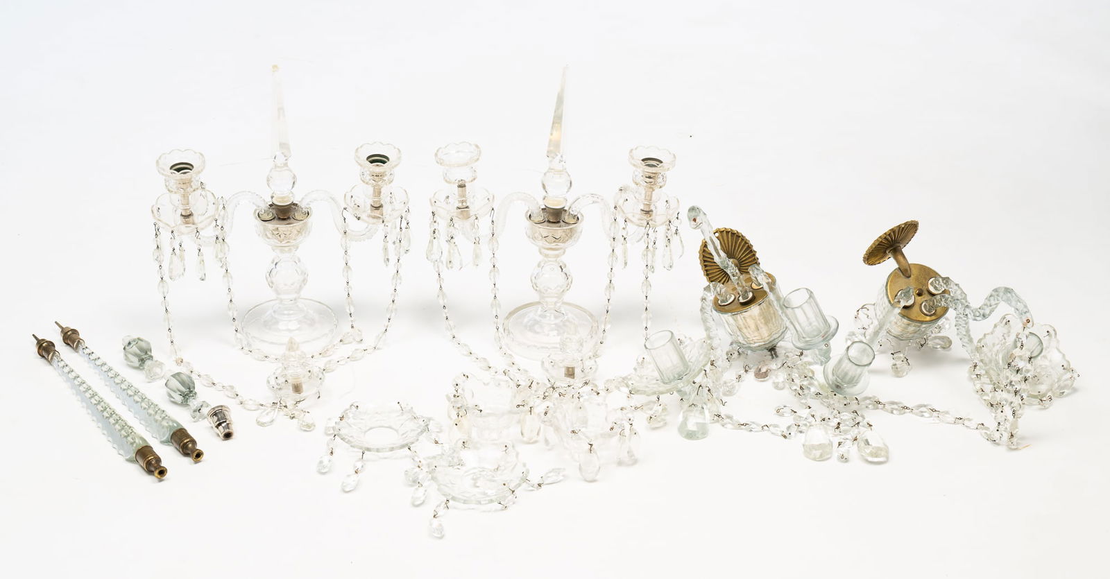 ASSEMBLED GROUP OF EUROPEAN CUT GLASS LIGHTING. (1 of 7)