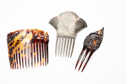 THREE ORNATE LADIES HAIR COMBS.
