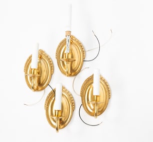 SET OF FOUR AMERICAN DIMINUTIVE SINGLE-LIGHT WALL SCONCES.