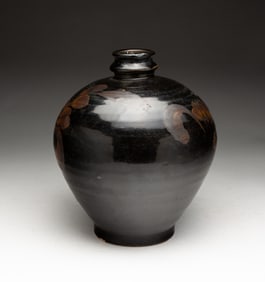 CHINESE HENAN RUSSET PAINTED AND BLACK GLAZED PORCELAIN VASE.