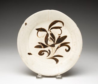 CHINESE CIZHOU TYPE PORCELAIN SHALLOW BOWL.