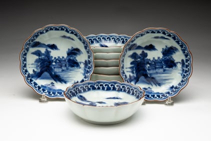 EIGHT CHINESE EXPORT BLUE AND WHITE CANTON PORCELAIN BOWLS.