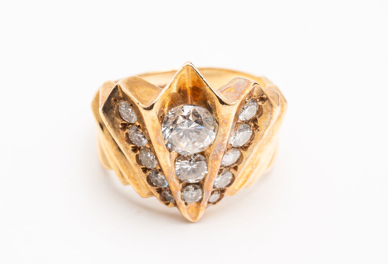 ART DECO STYLE FAN-SHAPED GOLD AND DIAMOND RING. (1 of 3)