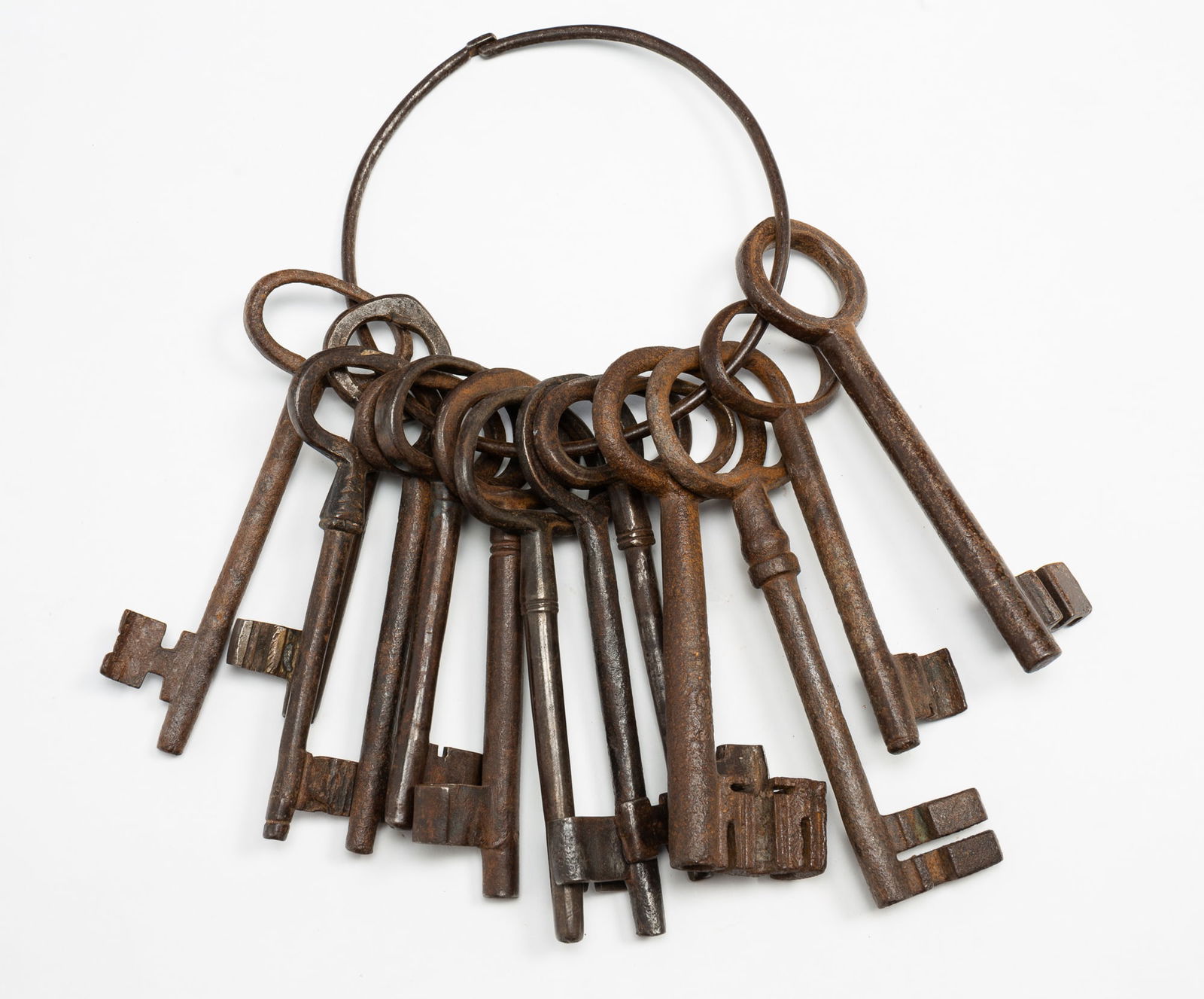 GROUP OF 14 LARGE IRON KEYS. (1 of 2)