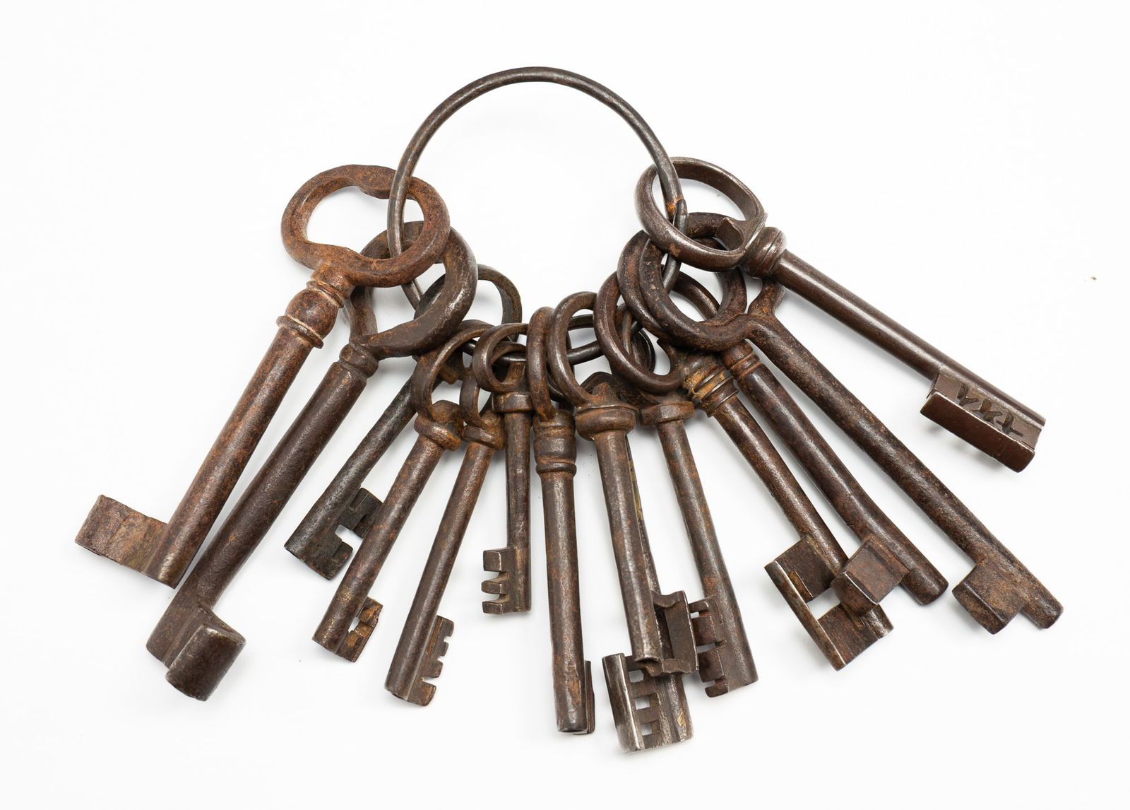 GROUP OF 14 LARGE IRON KEYS. (1 of 3)