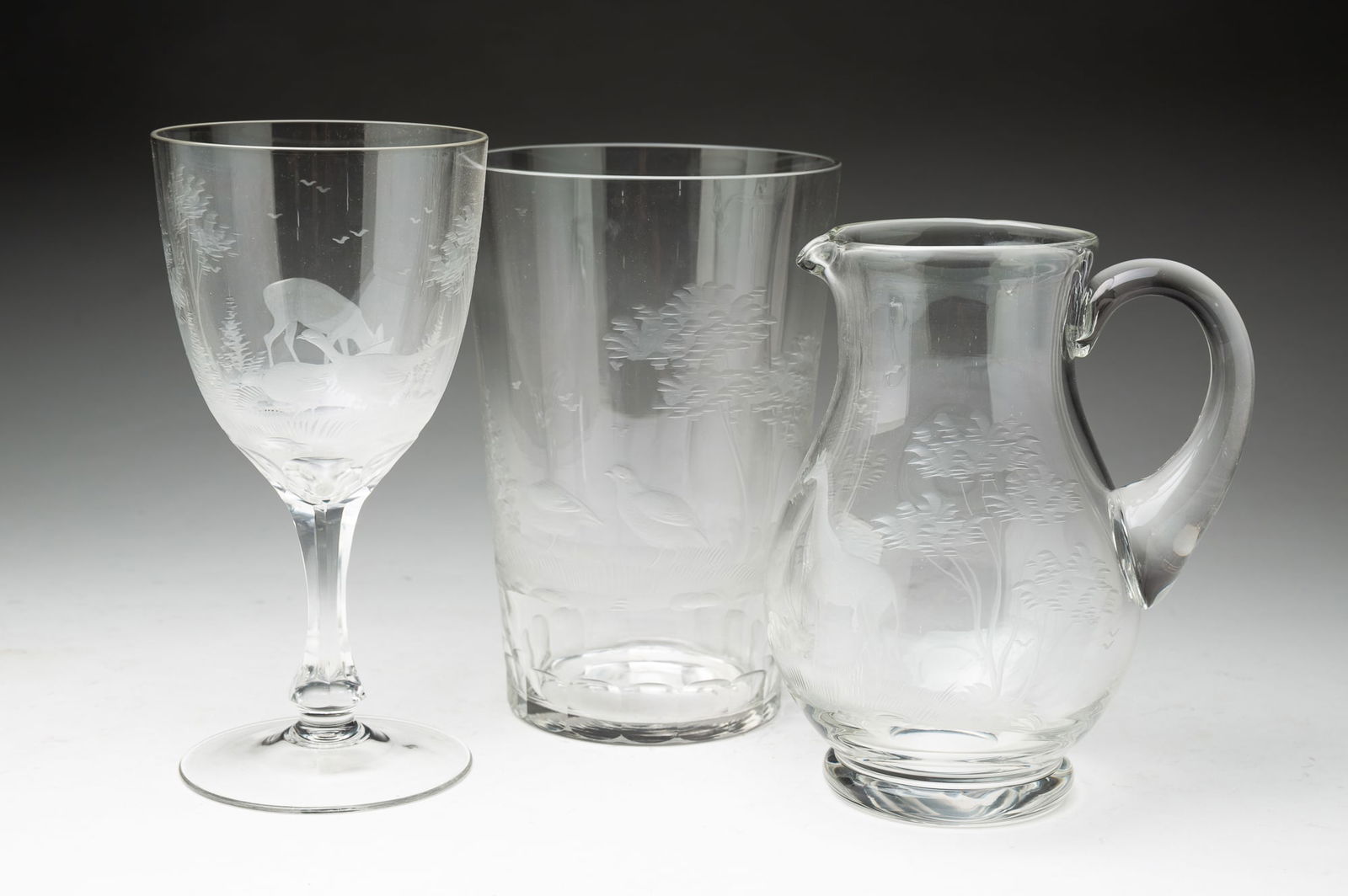 THREE QUEEN LACE WILDLIFE ENGRAVED CRYSTAL TABLE ACCESSORIES. (1 of 5)
