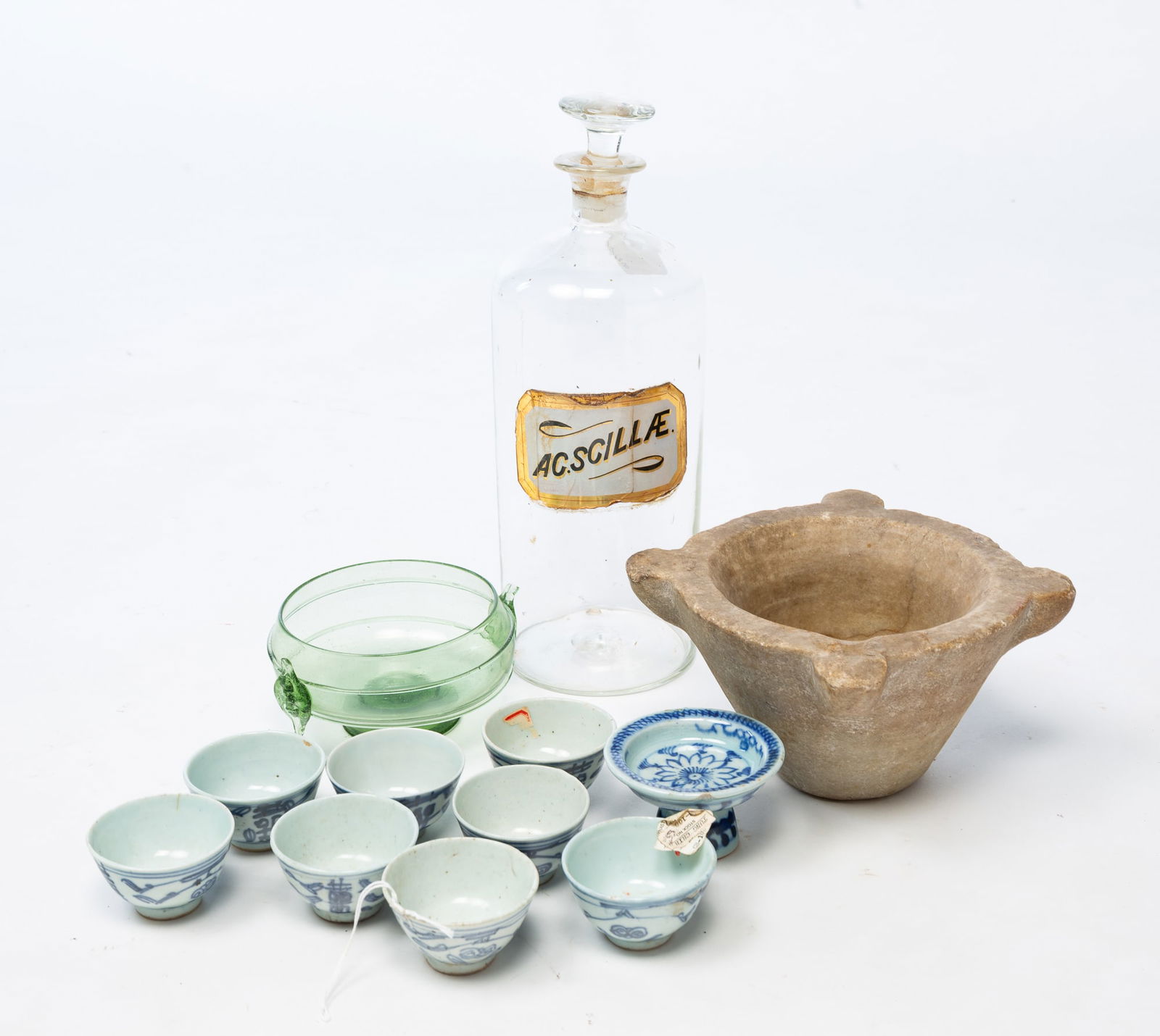 ECLECTIC COLLECTION OF ITEMS. (1 of 5)