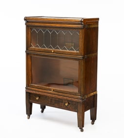 GLOBE WERNICKE STACKED BOOKCASE WITH LEADED UPPER DOOR.