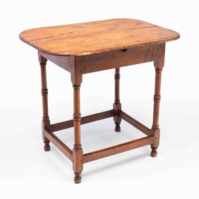 AMERICAN WILLIAM AND MARY MAPLE TAVERN TABLE.