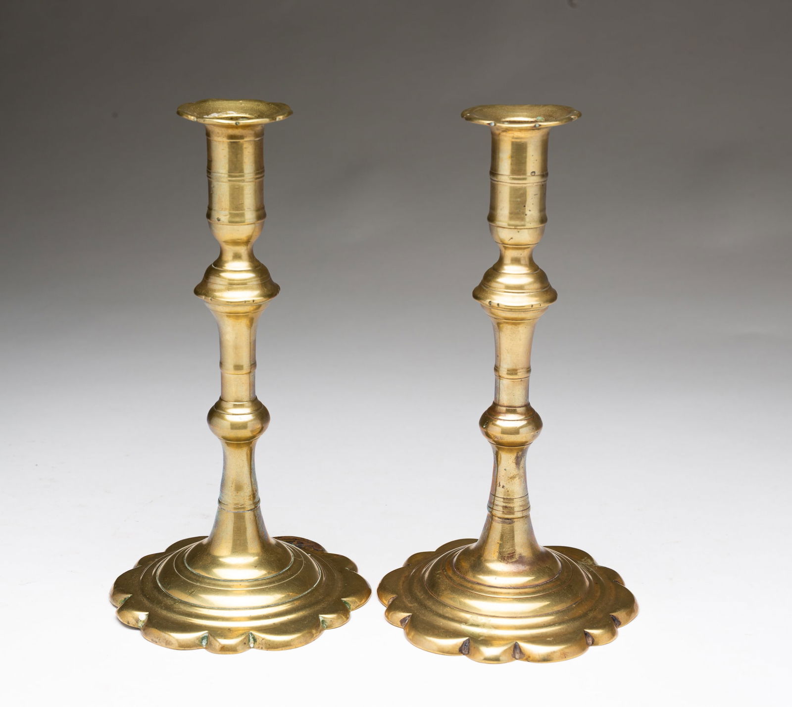 PAIR OF ENGLISH QUEEN ANNE BRASS CANDLESTICKS. (1 of 4)