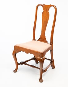 NEW ENGLAND QUEEN ANNE WALNUT SIDE CHAIR.