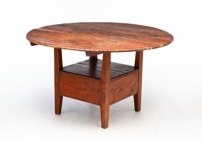 AMERICAN PINE AND MAPLE HUTCH TABLE.