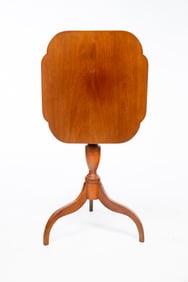 FEDERAL MAPLE TILT-TOP CANDLESTAND.
