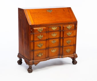 MASSACHUSETTS CHIPPENDALE MAHOGANY BLOCK-FRONT DESK.