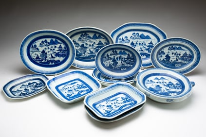 TWELVE CHINESE BLUE AND WHITE CANTON PORCELAIN ITEMS.