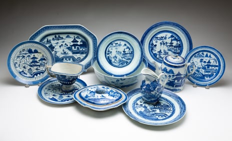TWELVE CHINESE BLUE AND WHITE CANTON PORCELAIN ITEMS.