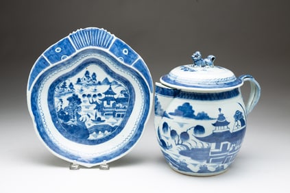 CHINESE BLUE AND WHITE CANTON PORCELAIN CIDER JUG AND DISH.