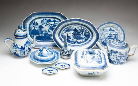 TEN CHINESE BLUE AND WHITE CANTON PORCELAIN ITEMS.