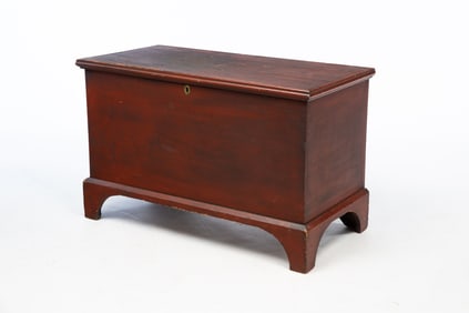 AMERICAN RED-STAINED POPLAR BLANKET CHEST.