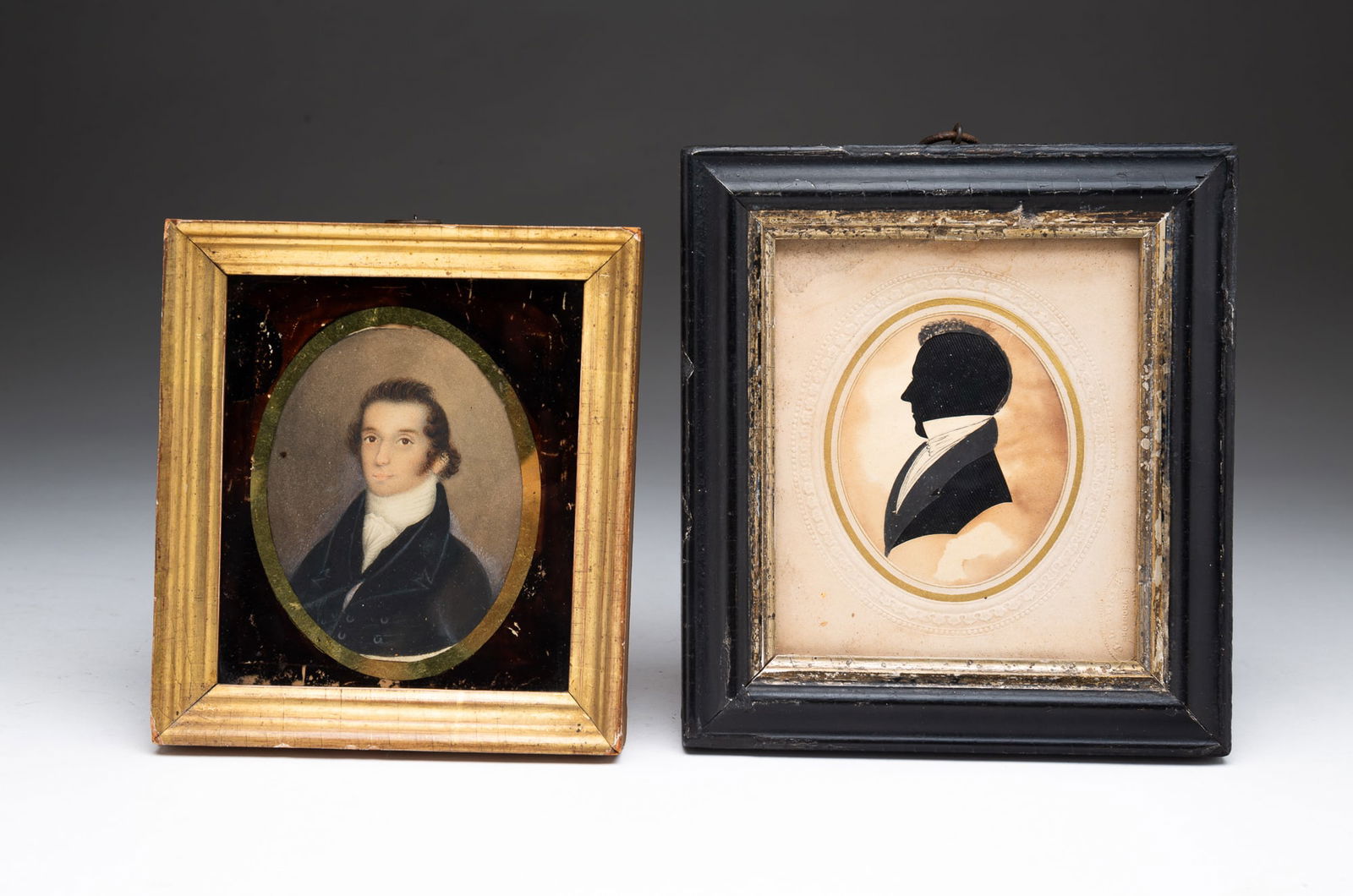 TWO MINIATURE SILHOUETTE PORTRAITS OF GENTLEMEN. (1 of 4)