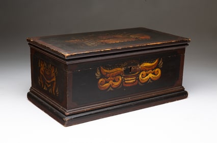 BEAUTIFUL AMERICAN PAINT-DECORATED PINE KEEPSAKE BOX.