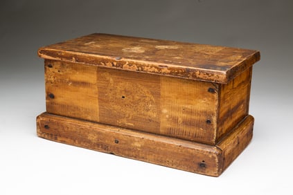 NEW ENGLAND VINEGAR-GRAINED DOCUMENT BOX.