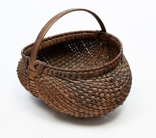 LARGE AMERICAN BUTTOCKS BASKET.