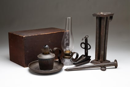 FIVE AMERICAN LIGHTING-RELATED ITEMS AND A SLIDE LID BOX.