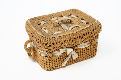 AMERICAN SAILOR-MADE BRAIDED BASKET WITH LID.