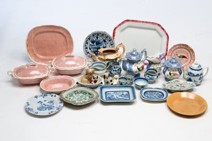 AN ECLECTIC COLLECTION OF CHINA AND PORCELAIN.
