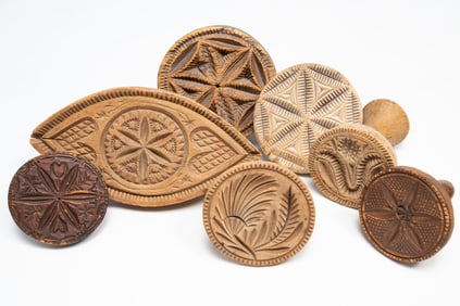 SEVEN AMERICAN CARVED BUTTER PRINTS OR STAMPS.