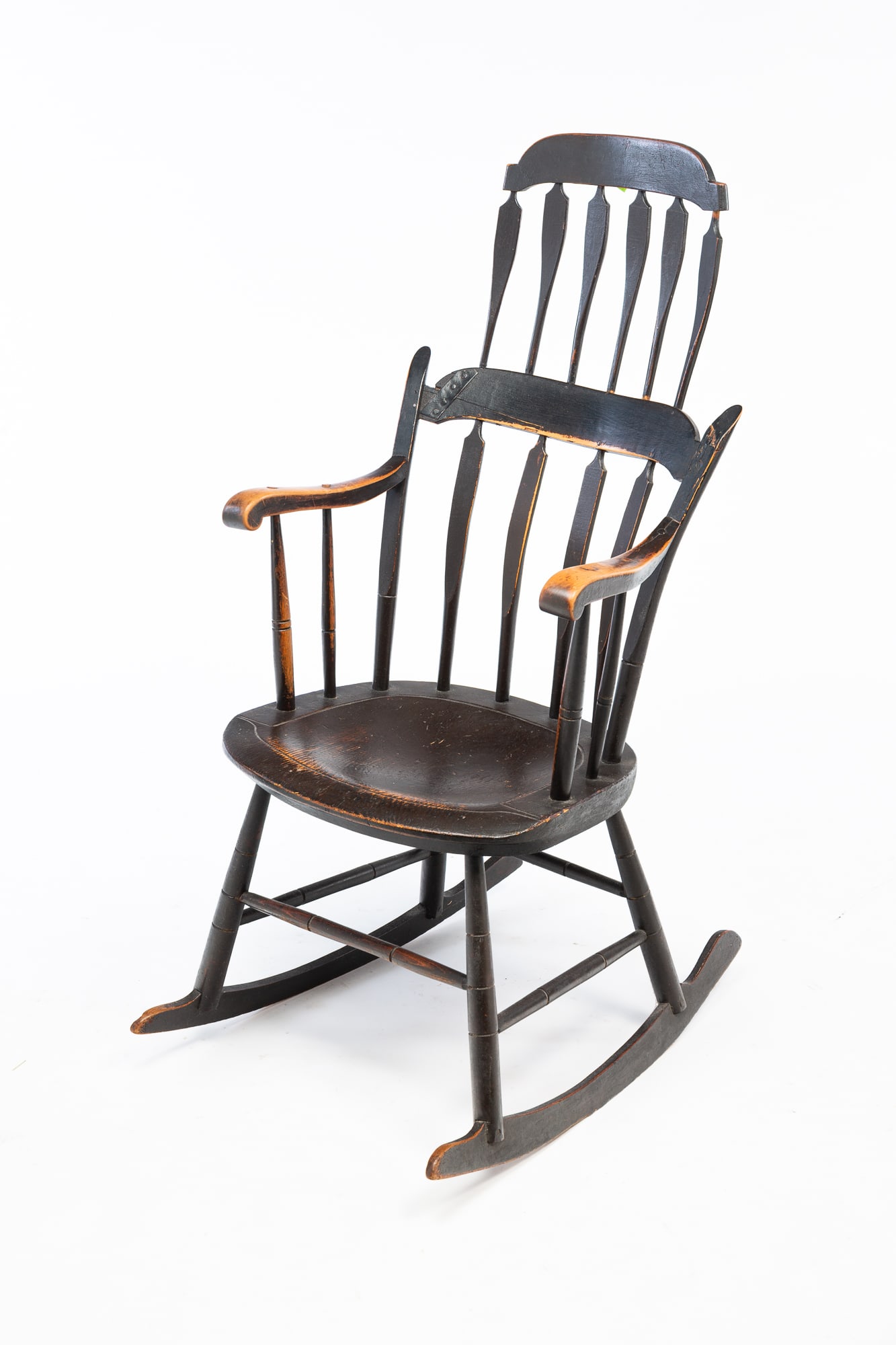 AMERICAN EBONIZED WINDSOR ARROW-BACK ROCKER WITH COMB. (1 of 6)