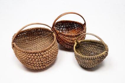 THREE DIMINUTIVE AMERICAN BUTTOCKS BASKETS.