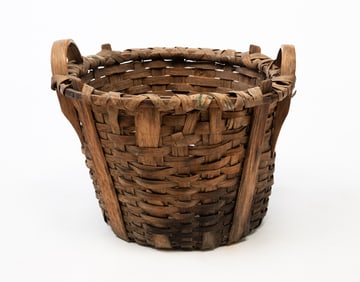 AMERICAN SPLINT-WOVEN DOUBLE-HANDLED GATHERING BASKET.