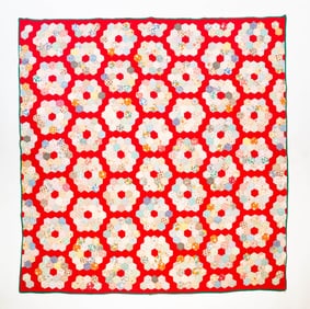 GRANDMOTHER'S FLOWER GARDEN PIECEWORK QUILT.