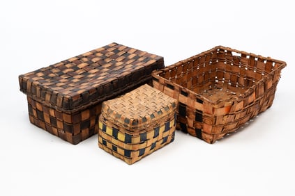 THREE NATIVE AMERICAN POLYCHROME DECORATED WOVEN SPLINT BASKETS.