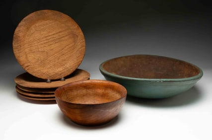 SEVEN AMERICAN TREENWARE ITEMS, INCLUDING A BLUE-PAINTED BOWL.